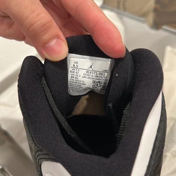 Air Jordan 13 Retro Black White - Picture 5 of 7